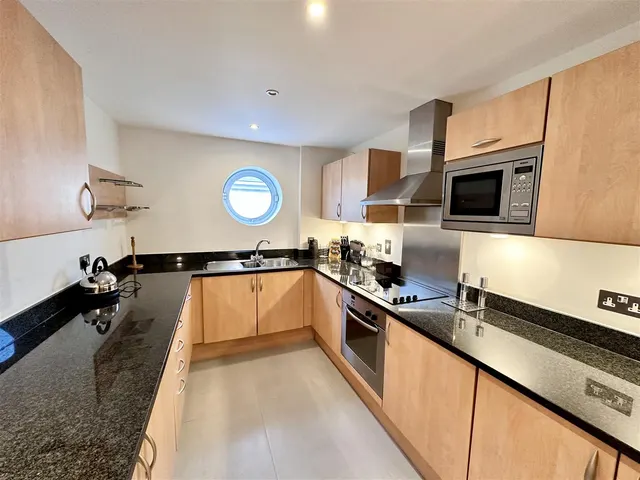 Photo 3 — Willow Court, Admiral Walk, London, W9 3UB