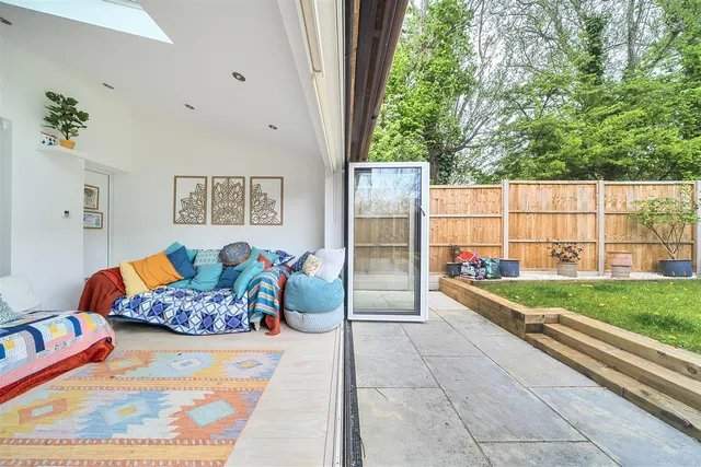 Photo 2 — Stanier Way, Hedge End