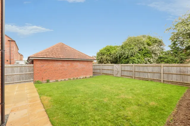 Photo 2 — Garner Way, Fleckney, LEICESTER