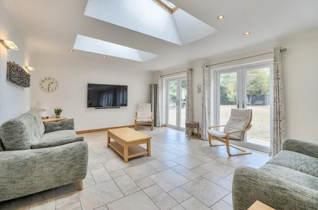 Photo 3 — Carlyon Close, Farnborough, Hampshire, GU14 7BX