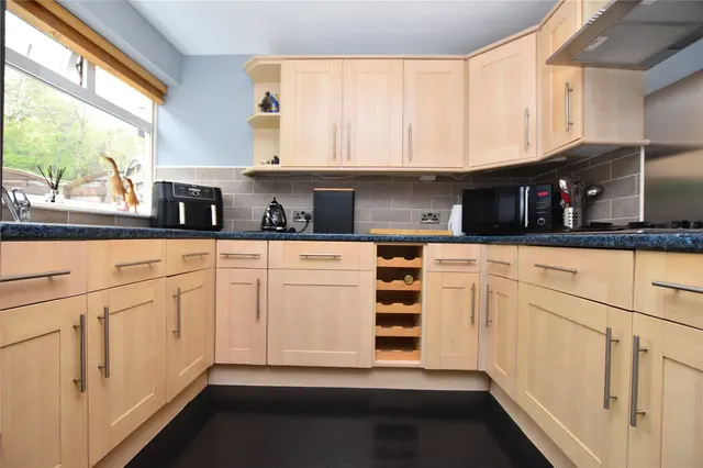 Clough Drive, Birstall, WF17, photo 2