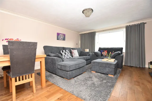 Clough Drive, Birstall, WF17, photo 3
