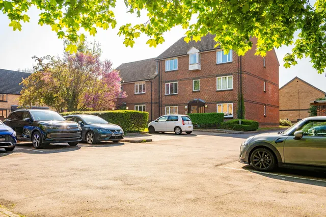Guildford, GU4, photo 1
