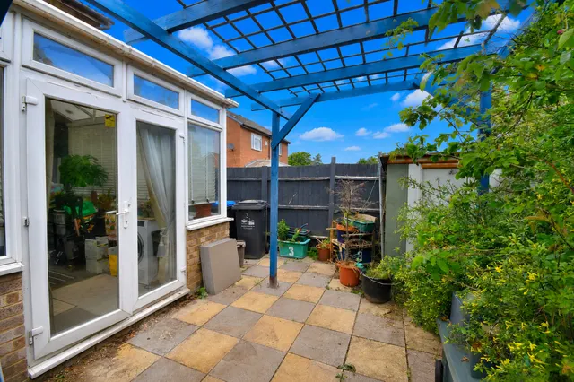 Photo 2 — Chedworth Close, Northampton, NN3 5HW