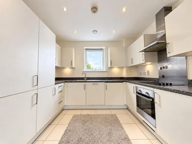 Hunting Place, Heston, TW5, photo 1