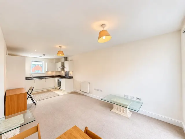 Hunting Place, Heston, TW5, photo 3