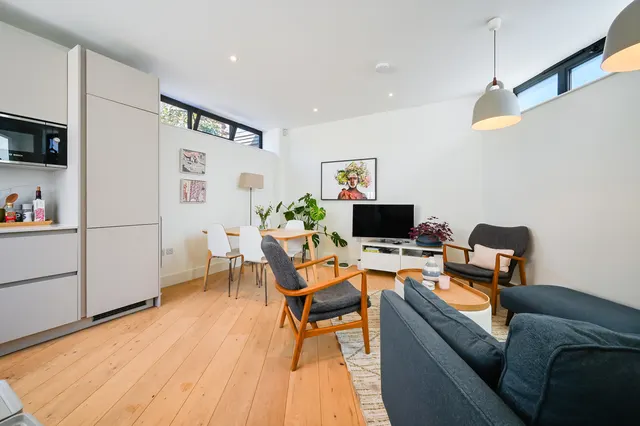 Cavendish Road, London, SW12, photo 1