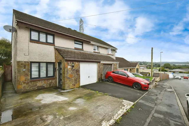 Pen Y Gaer Cottages, Brynheulog, Llanelli, photo 1