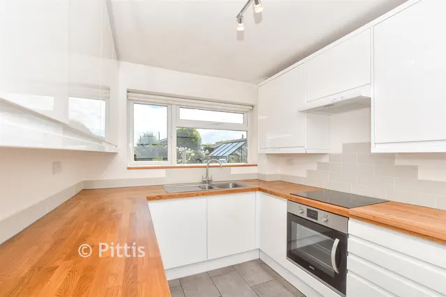 Redlake Road, Freshwater, PO40, photo 3