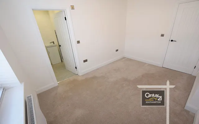 Swaythling Road, West End, SO30, photo 3