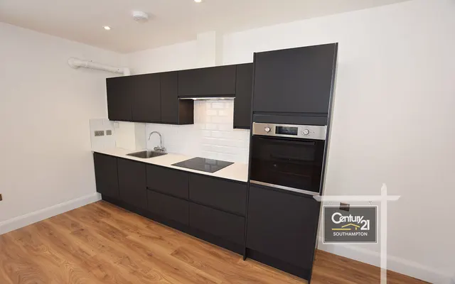 Swaythling Road, West End, SO30, photo 1