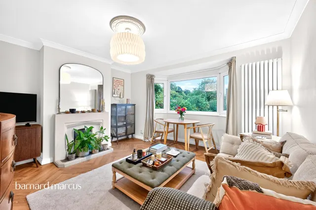 South Bank, Surbiton, KT6, photo 1