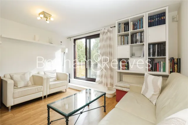 Waveney Close, Wapping, E1W, photo 2
