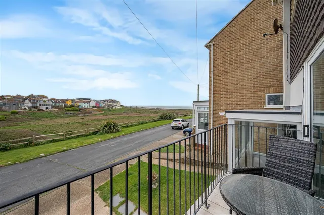 Buckle Close, Seaford, photo 1