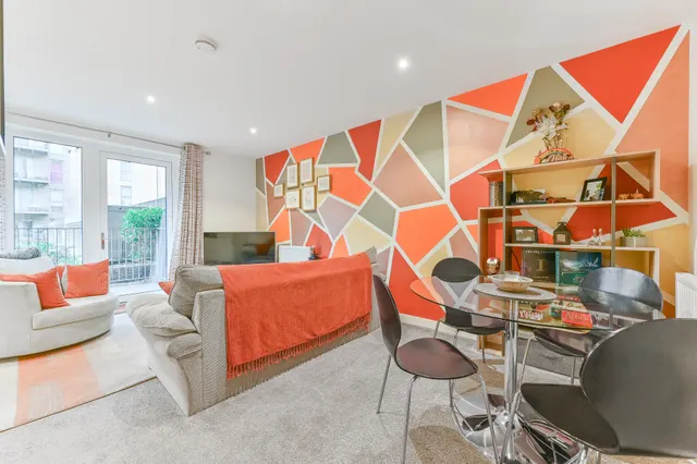 Photo 2 — Flat 18, Lambourne House, Apple Yard, London