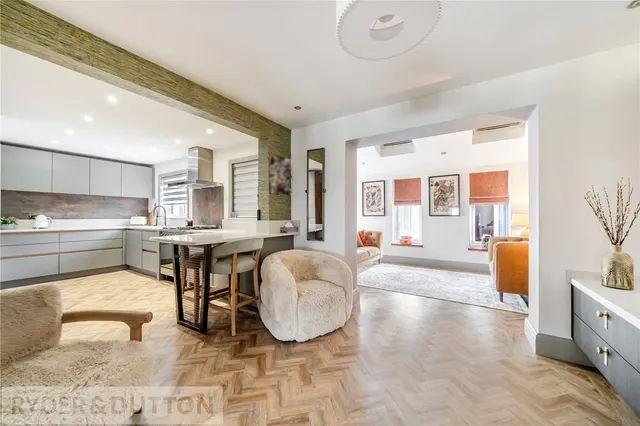 Wrenbury Drive, Burnedge, OL16, photo 3