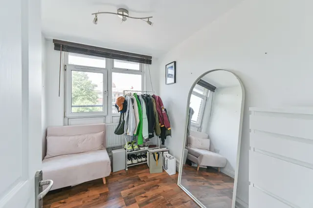 94 Crowhurst House, Aytoun Road, London, photo 1