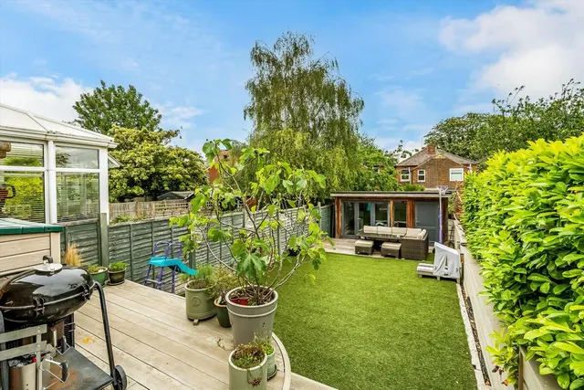 Denzil Road, Guildford, GU2, photo 2