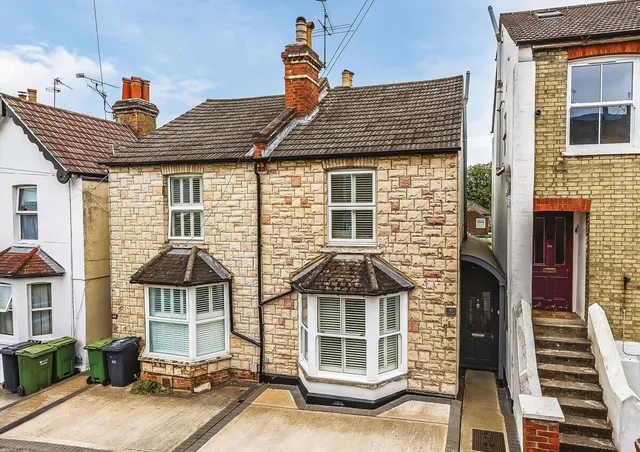 Denzil Road, Guildford, GU2, photo 1