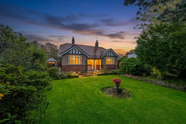 3 bedroom house, Prescot Road, Aughton, L39