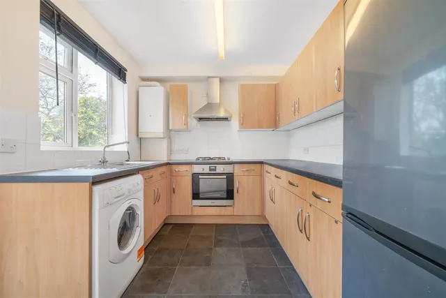2 bedroom flat, Howard Road, Penge