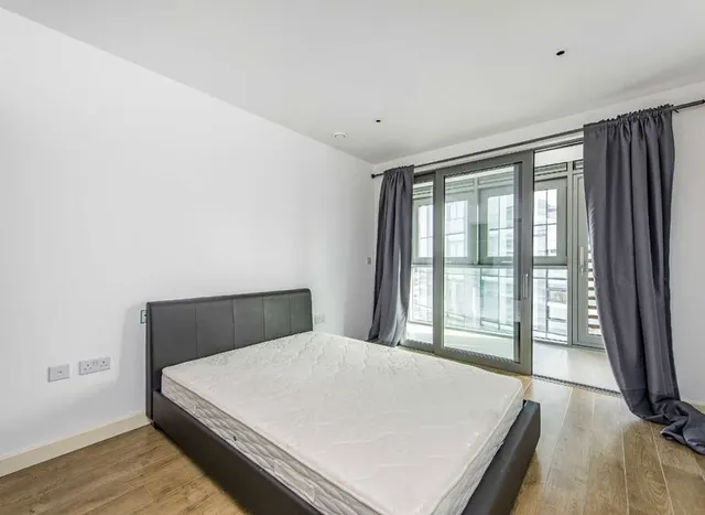 Photo 3 — Ealing Road, Brentford, TW8