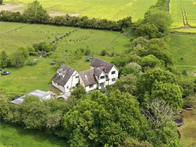 with 5 bedrooms in Nr Saffron Walden, CB11, photo 1