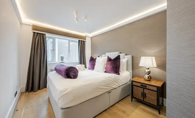 Photo 2 — Flat 8, 24-26 Hans Crescent, London, SW1X