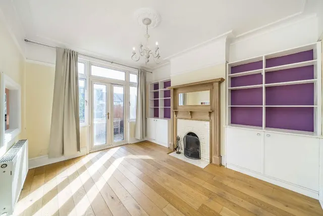 Glencairn Road, SW16, photo 2