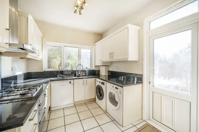 Glencairn Road, SW16, photo 3
