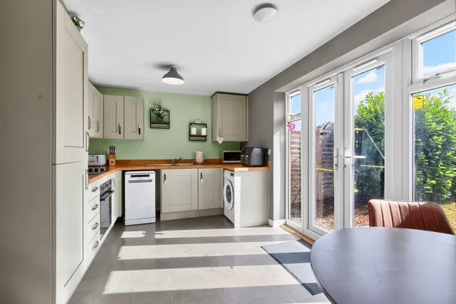 Photo 3 — Rosehip Close, Pershore, WR10
