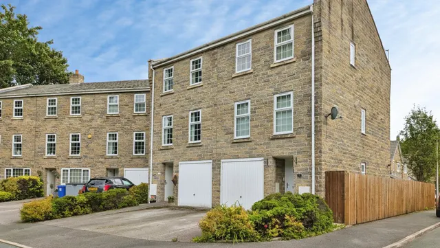 Shuttle Close, Mossley, OL5, photo 3