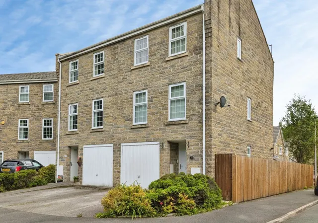 Shuttle Close, Mossley, OL5, photo 1