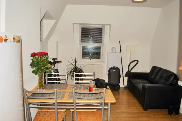 Station Road, E7, photo 2