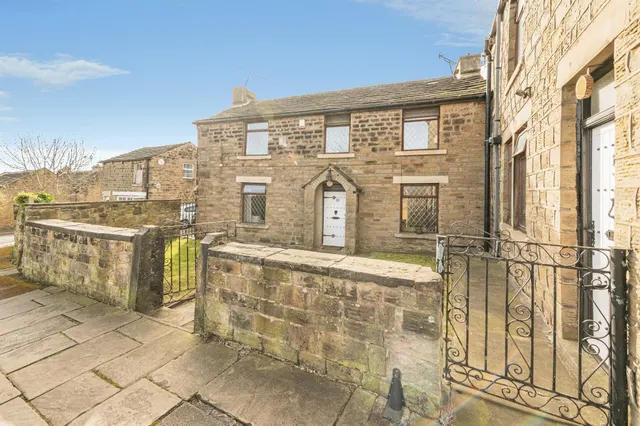 11a Combs Road, Dewsbury, photo 1