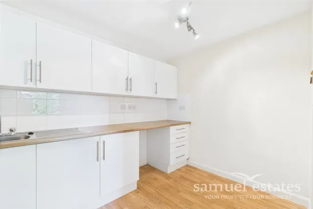 Photo 3 — 140 Selhurst Road, Selhurst, SE25 6NA