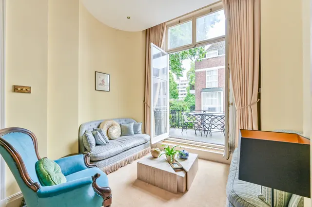 Photo 3 — Flat 3, 21 Hyde Park Square, London