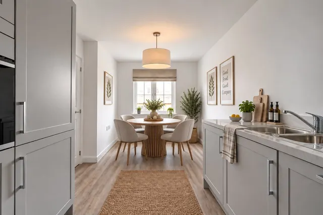 Tulip Road, Chertsey, KT16, photo 3