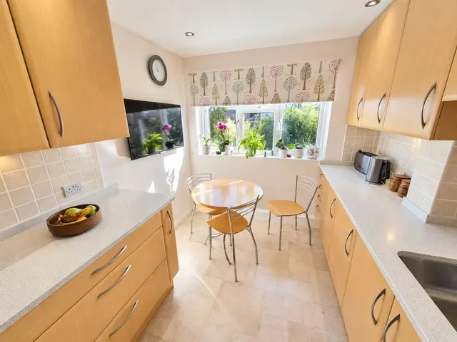Lodge Close, Edgware, HA8, photo 3