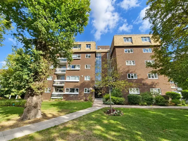 Lodge Close, Edgware, HA8, photo 1