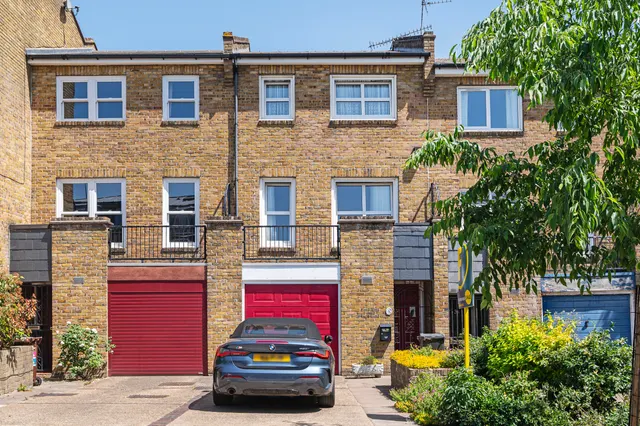 5 Danesdale Road, London, photo 1