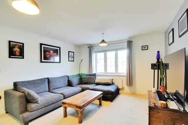 Photo 2 — Runnymede Drive, Odiham, Hook, Hampshire, RG29 1FP