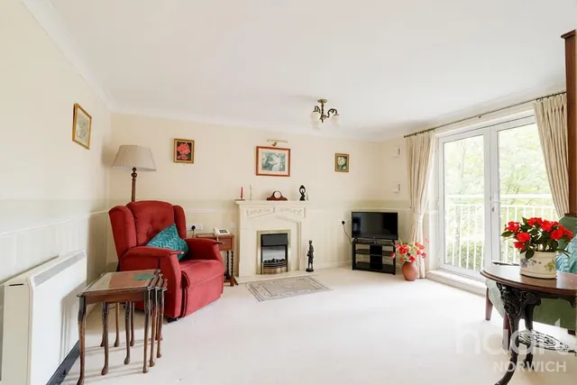 Earlham Road, Norwich, NR2, photo 2