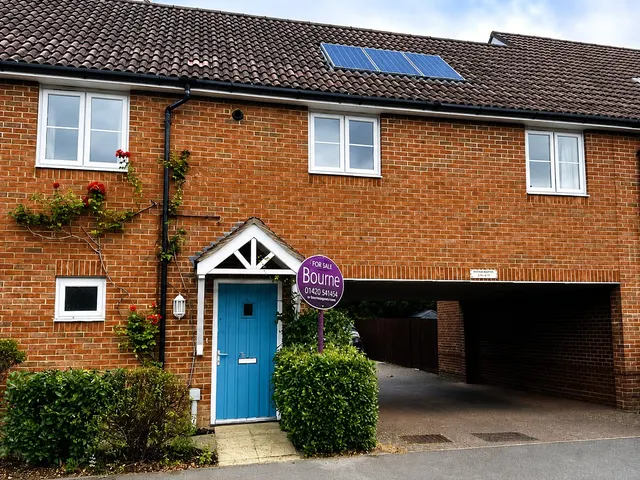 Claines Street, Holybourne, GU34, photo 1