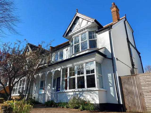 Photo 2 — Grosvenor Avenue, Carshalton, SM5 3EW