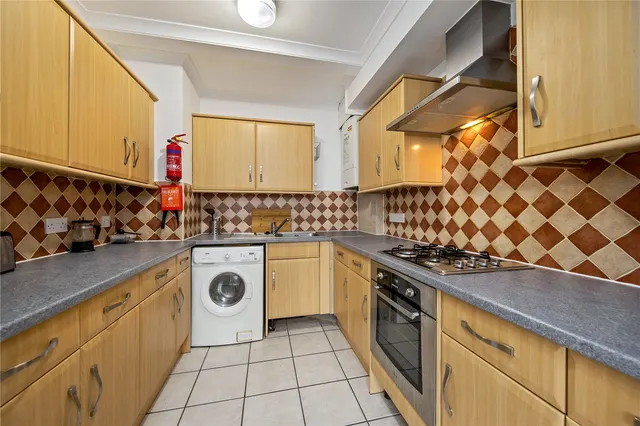 High Street, Whitton, TW2, photo 3