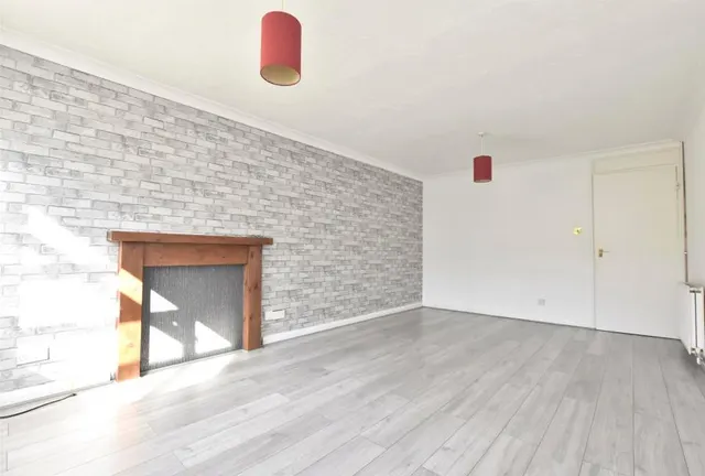 Seymour Road, Crawley, RH11, photo 2