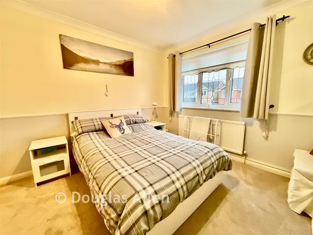 Ilfracombe Crescent, Hornchurch, RM12, photo 3
