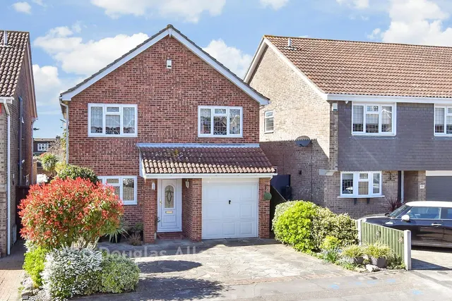 Ilfracombe Crescent, Hornchurch, RM12, photo 1