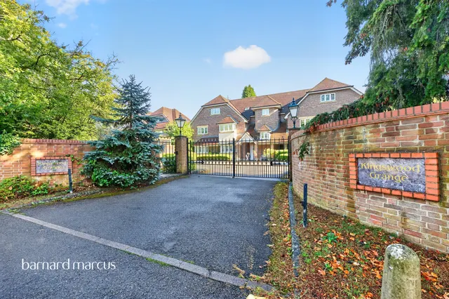 Babylon Lane, Lower Kingswood, Tadworth, photo 1
